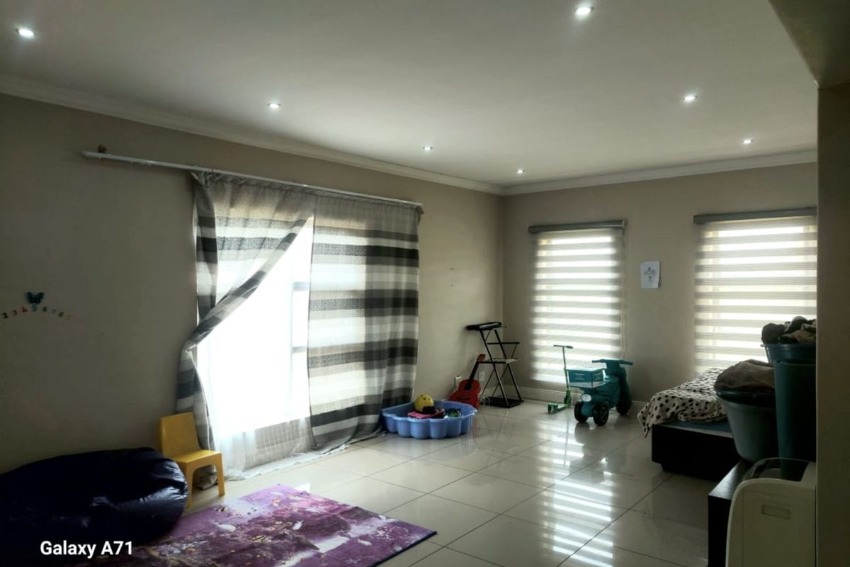 House For Sale in Savannah Country Estate - Photo 5