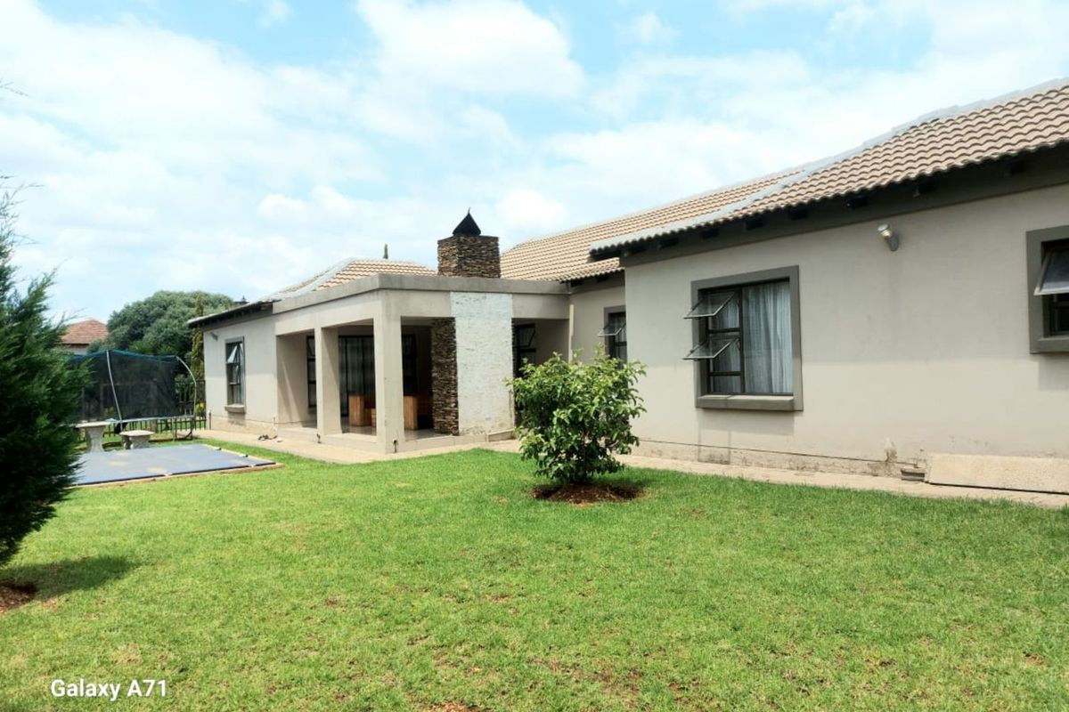 House For Sale in Savannah Country Estate - Photo 2