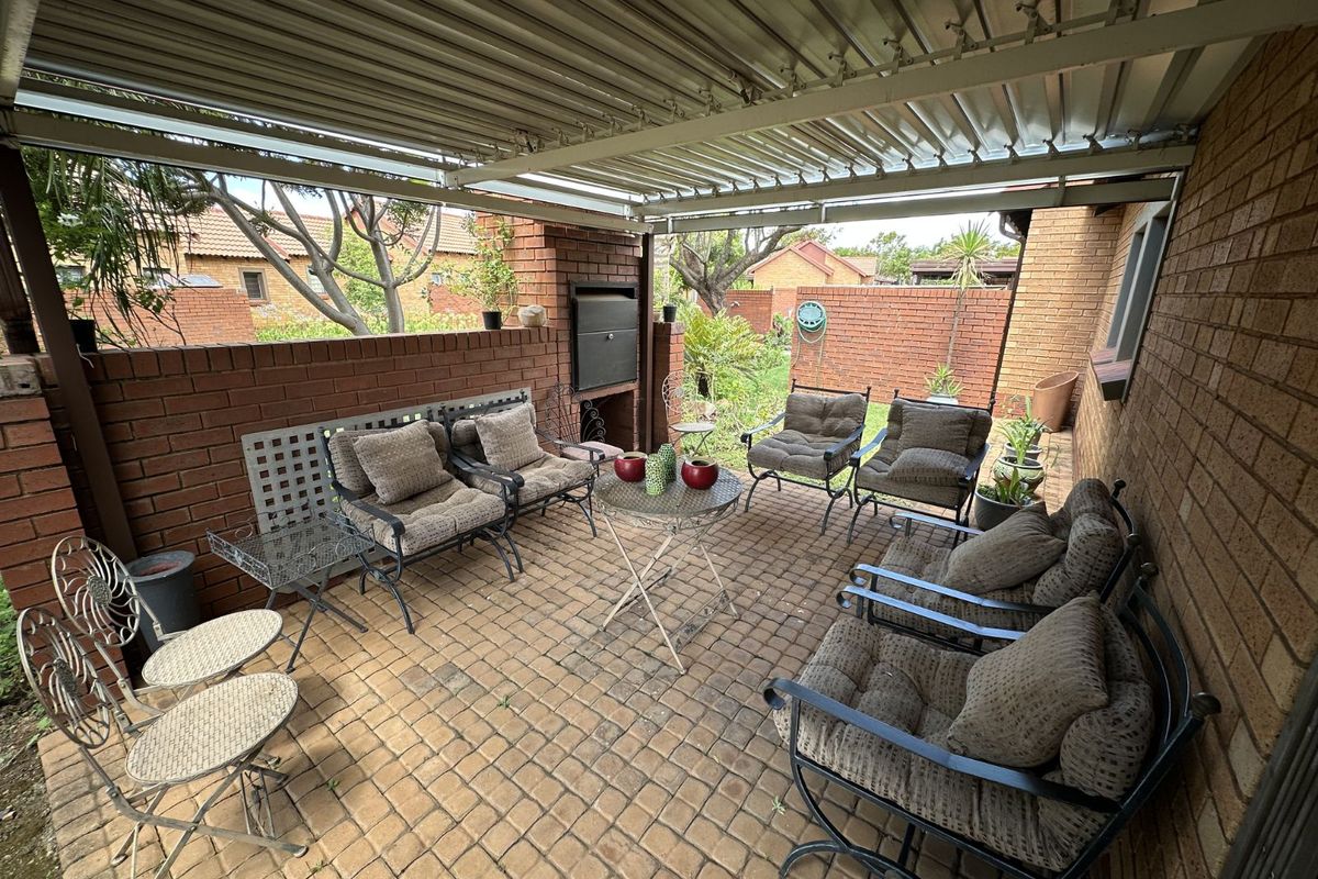 Townhouse For Sale in Montana Tuine - Photo 2