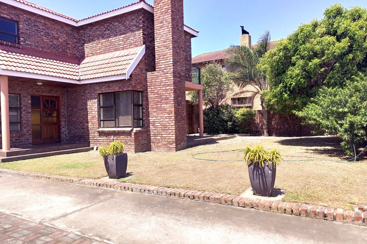 House For Sale in Bluewater Bay - Photo 2