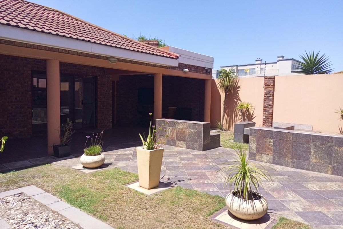 House For Sale in Bluewater Bay - Photo 5