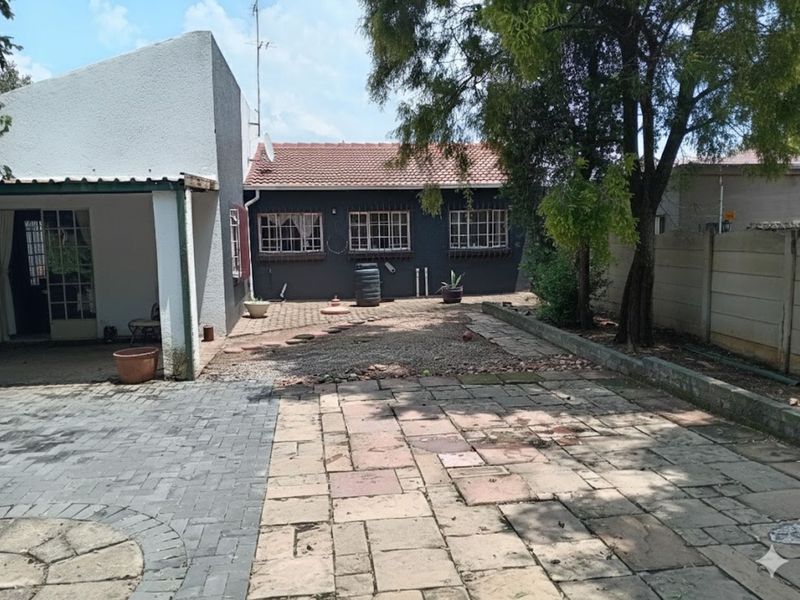 House For Sale in Greymont - Photo 2