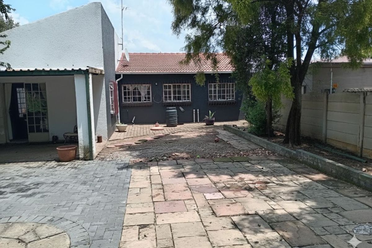 House For Sale in Greymont - Photo 2