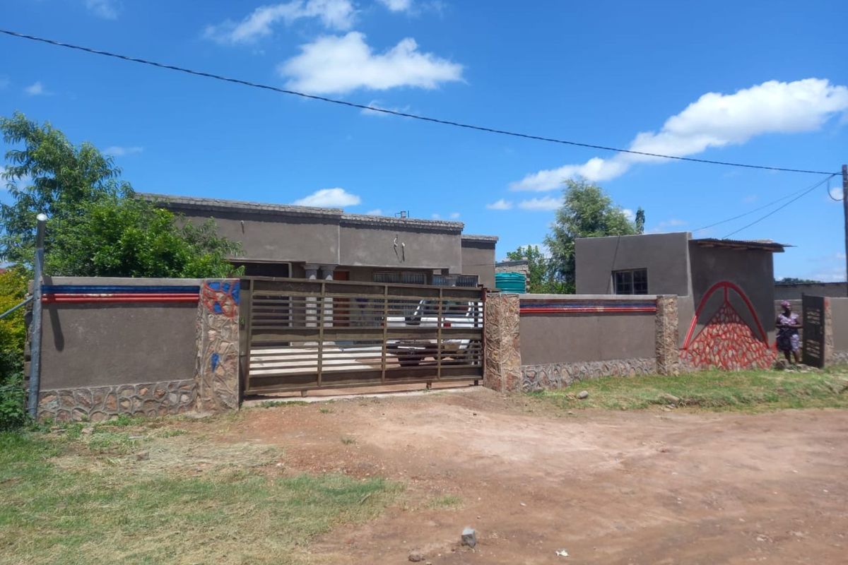 House For Sale in Mankweng - Photo 2