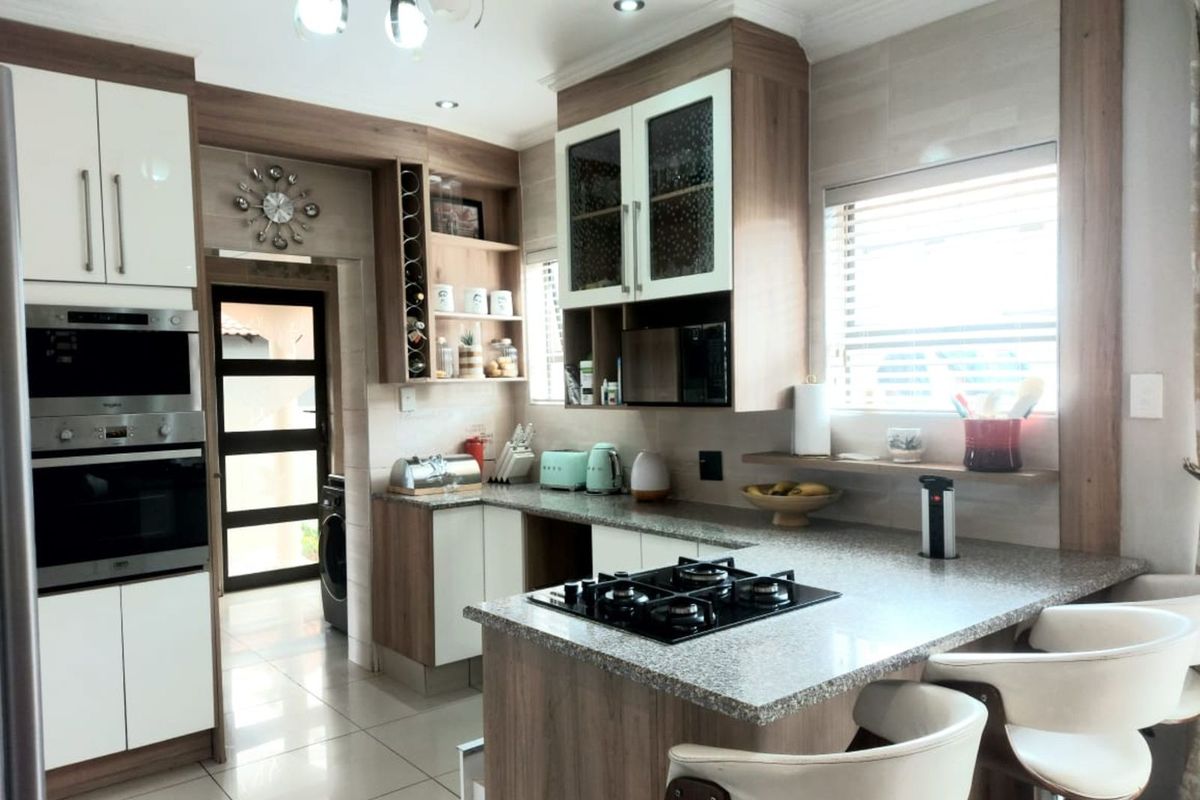 House For Sale in Savannah Country Estate - Photo 2