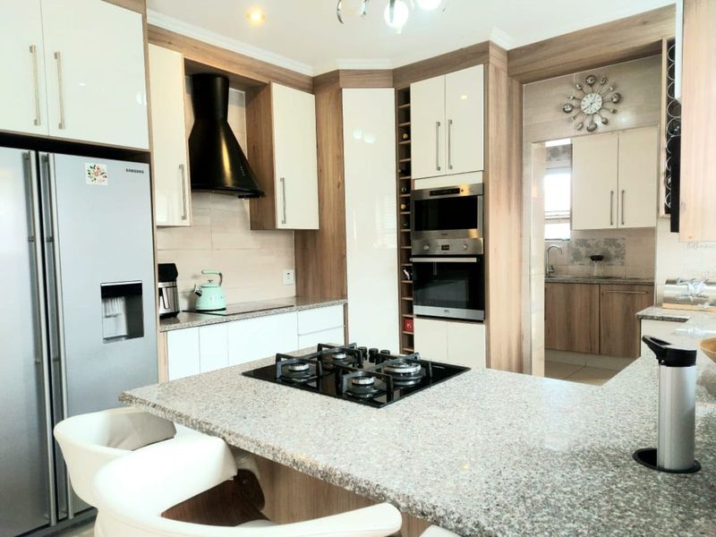 House For Sale in Savannah Country Estate - Photo 3