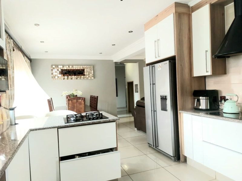 House For Sale in Savannah Country Estate - Photo 4