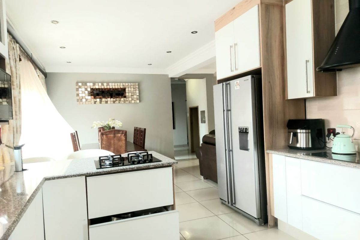 House For Sale in Savannah Country Estate - Photo 4