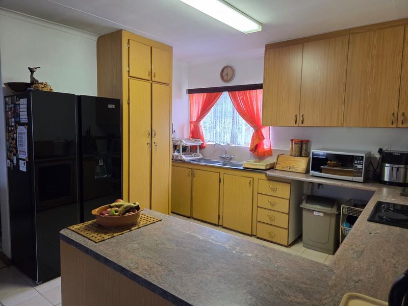 House For Sale in Flora Park - Photo 7