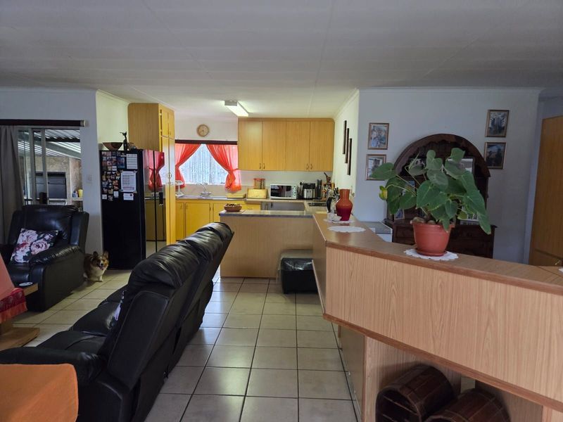 House For Sale in Flora Park - Photo 4