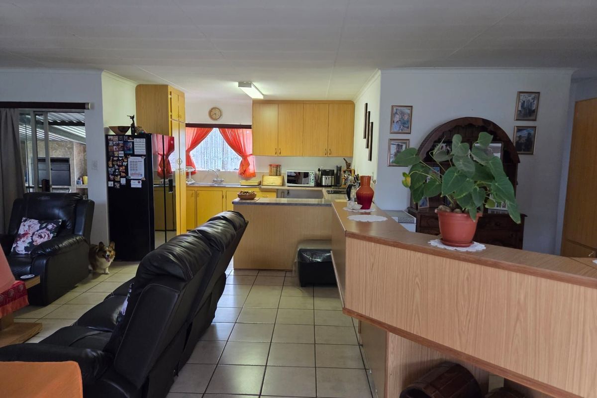 House For Sale in Flora Park - Photo 4