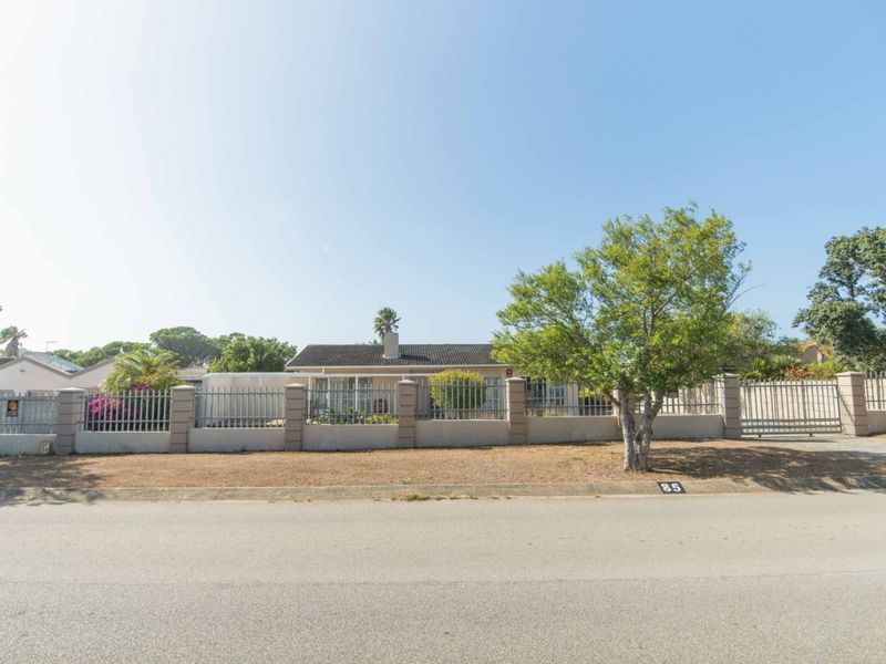 House For Sale in Westering - Photo 2