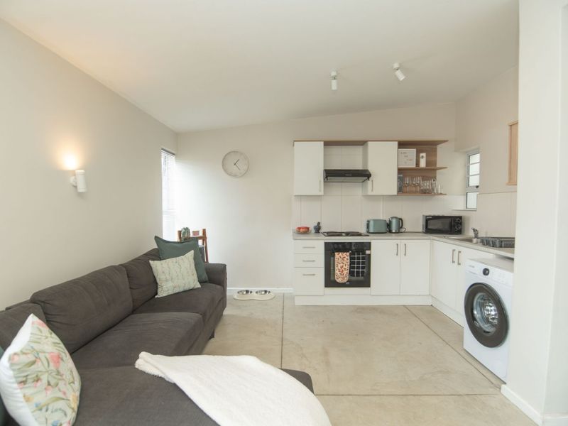 Townhouse For Sale in Parsonsvlei - Photo 2