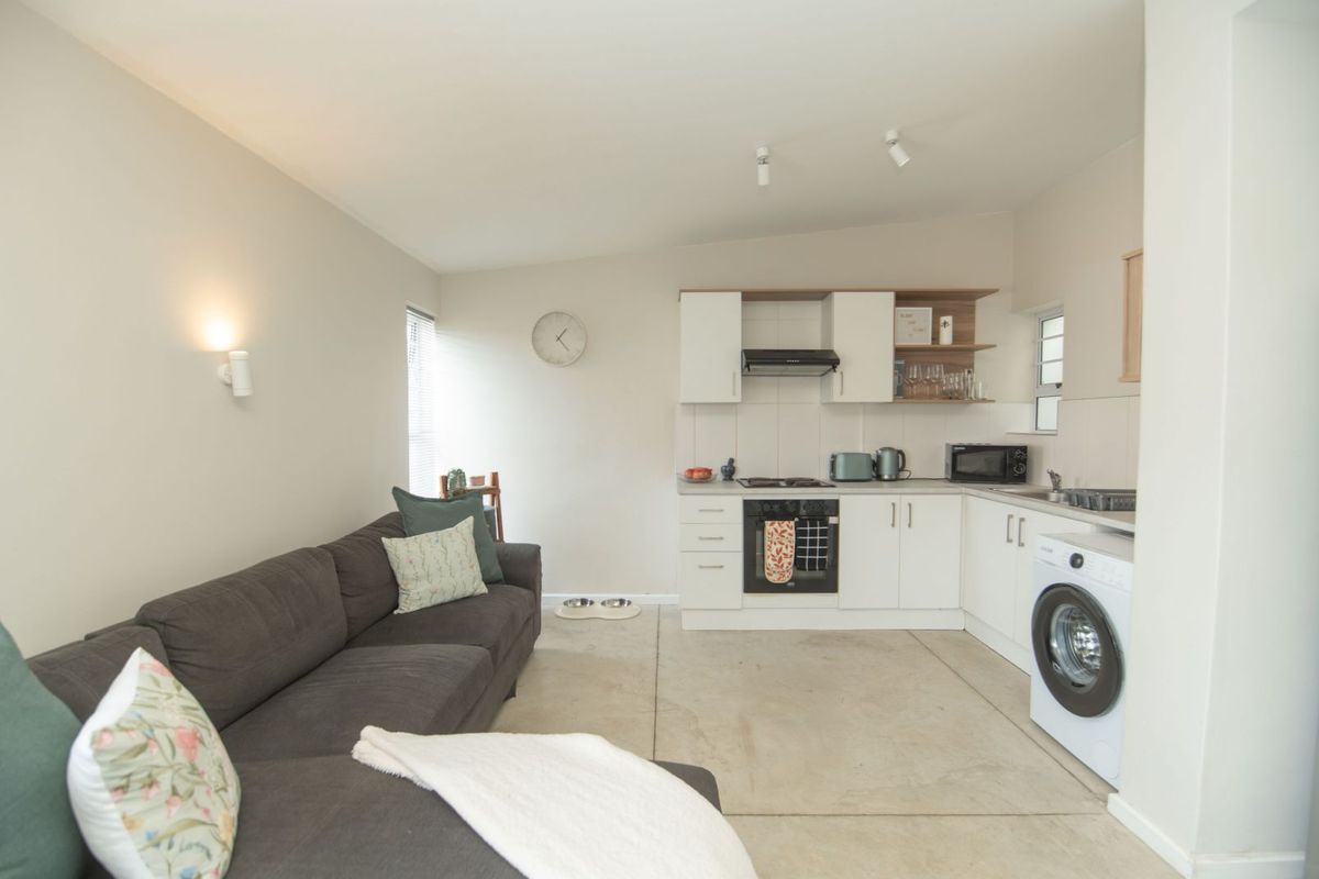 Townhouse For Sale in Parsonsvlei - Photo 2