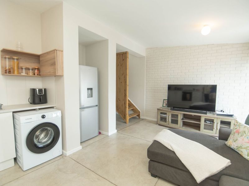 Townhouse For Sale in Parsonsvlei - Photo 6