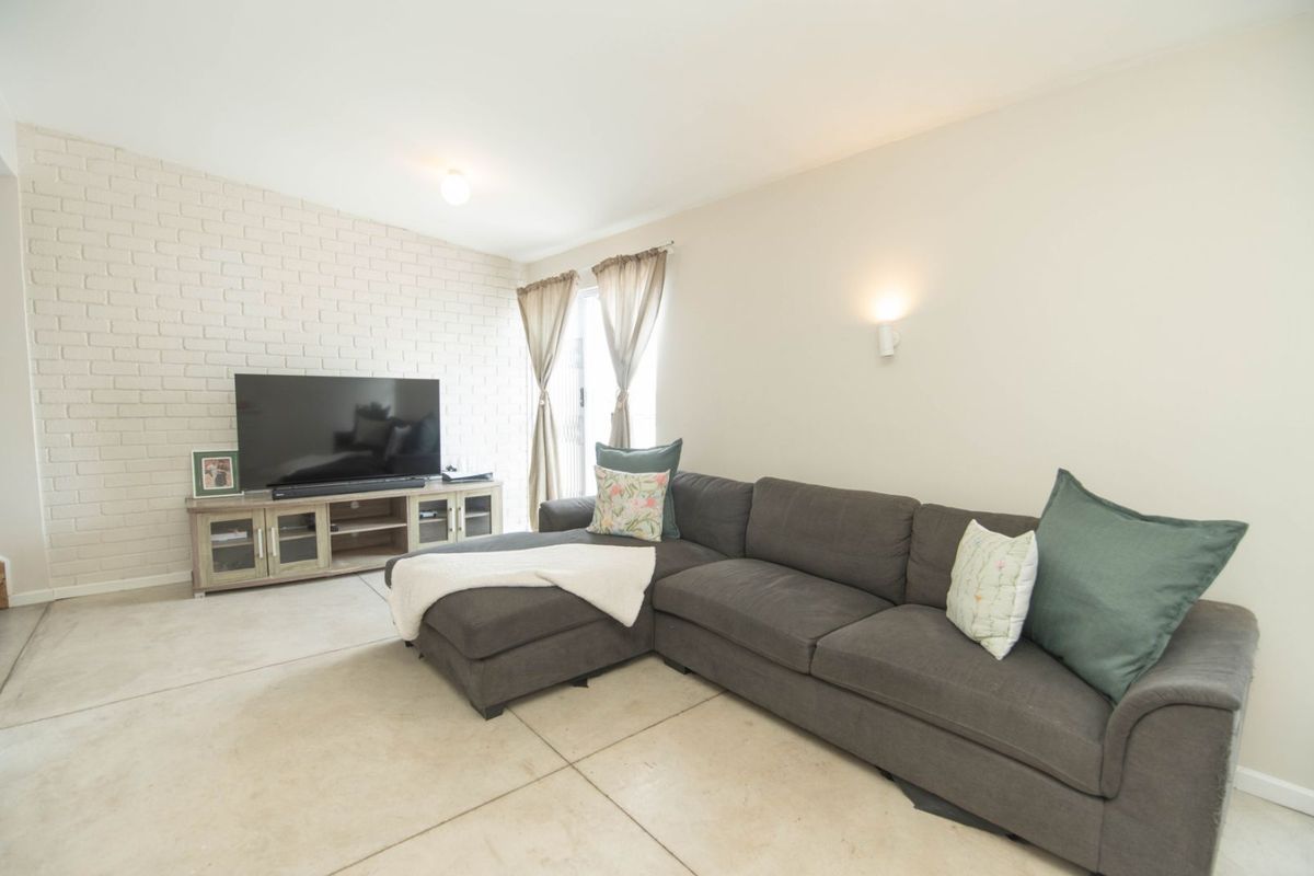 Townhouse For Sale in Parsonsvlei - Photo 4