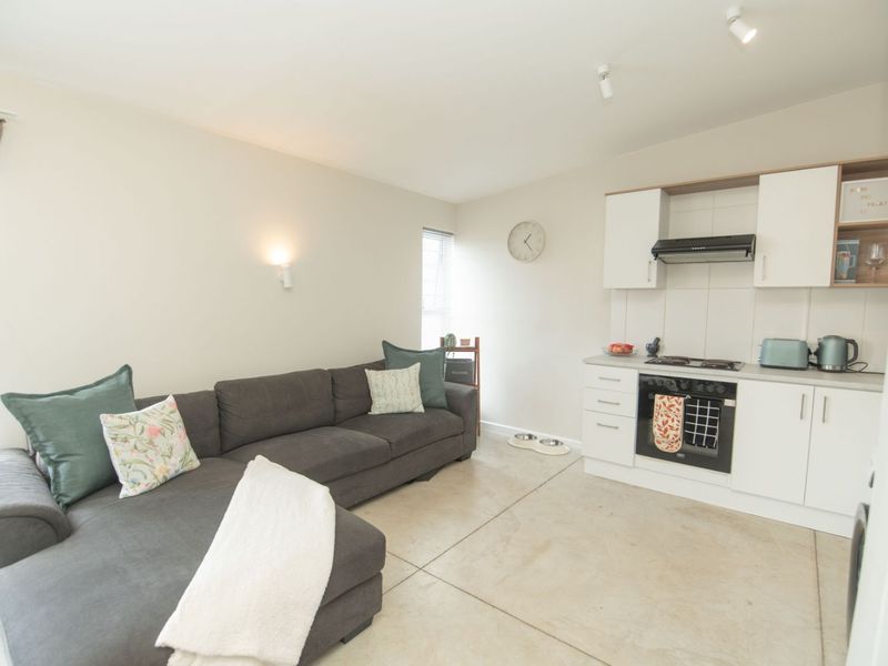 Townhouse For Sale in Parsonsvlei - Photo 3