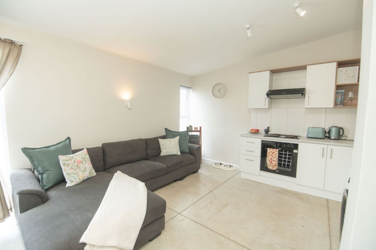 Townhouse For Sale in Parsonsvlei - Photo 3