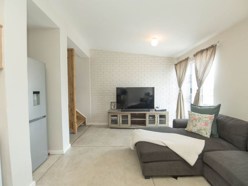 Townhouse For Sale in Parsonsvlei - Photo 5