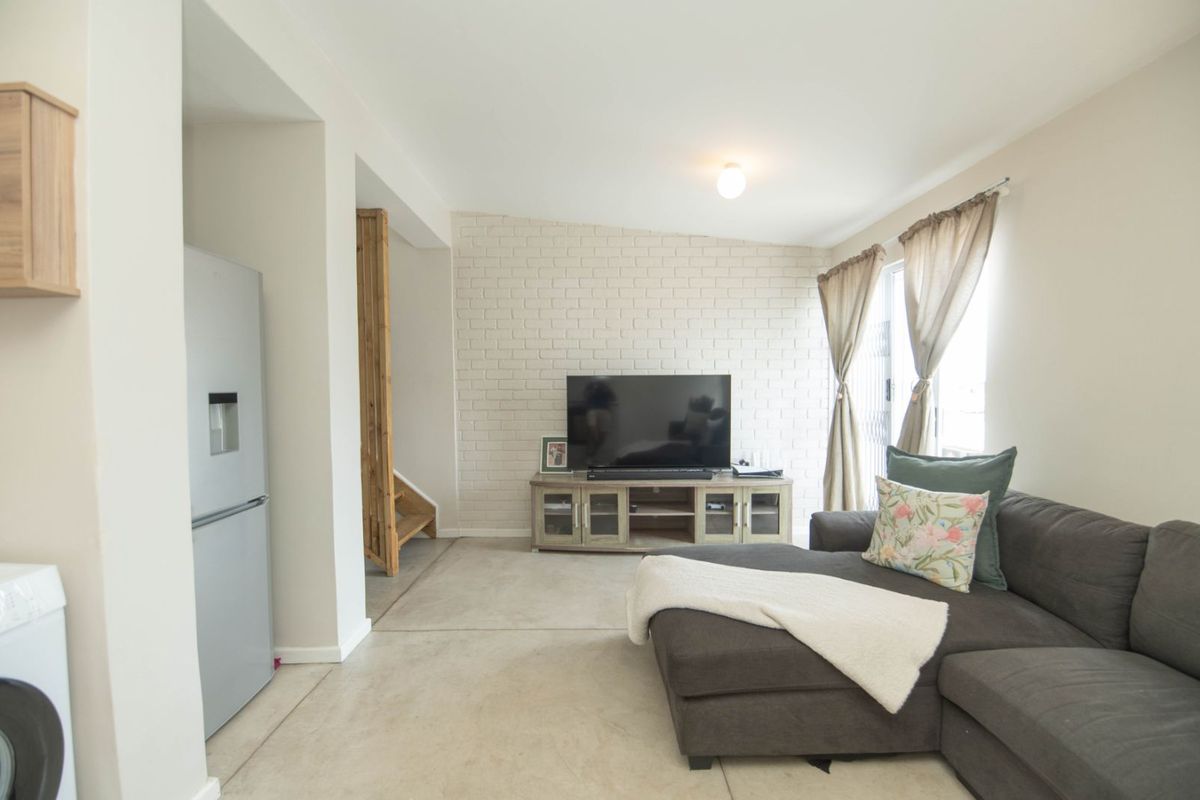 Townhouse For Sale in Parsonsvlei - Photo 5