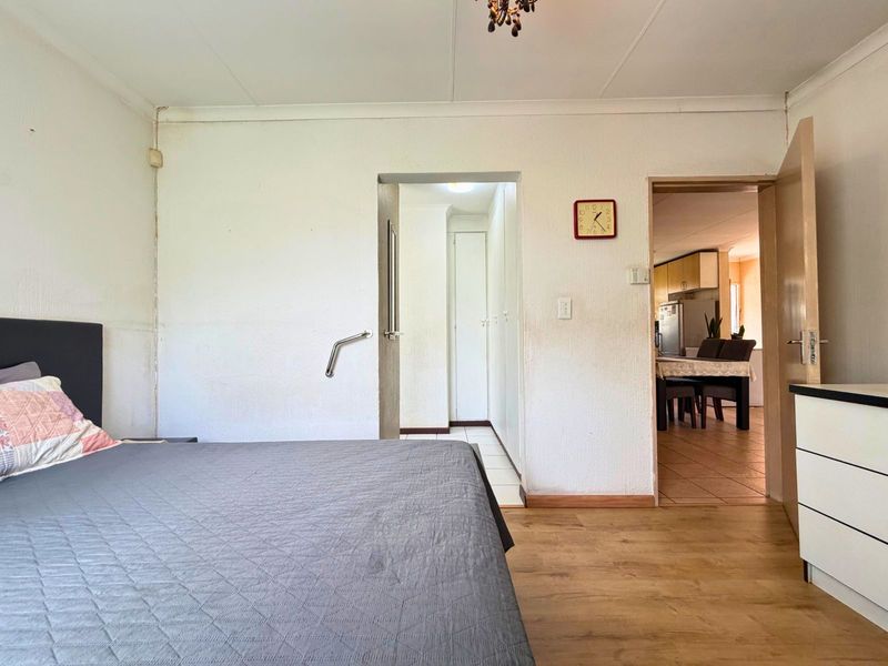 Townhouse For Sale in Randpark Ridge - Photo 8