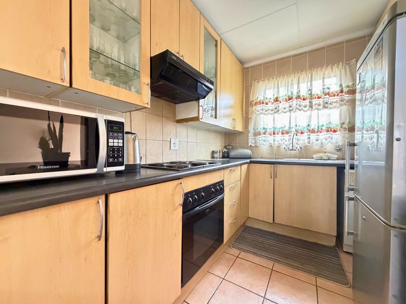 Townhouse For Sale in Randpark Ridge - Photo 4