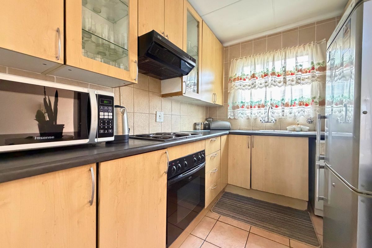 Townhouse For Sale in Randpark Ridge - Photo 4