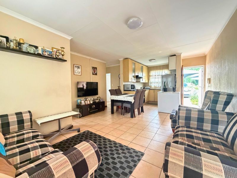 Townhouse For Sale in Randpark Ridge - Photo 2