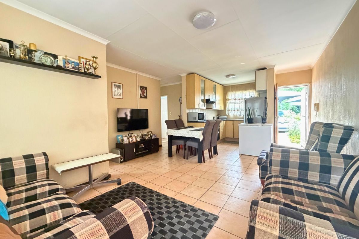 Townhouse For Sale in Randpark Ridge - Photo 2