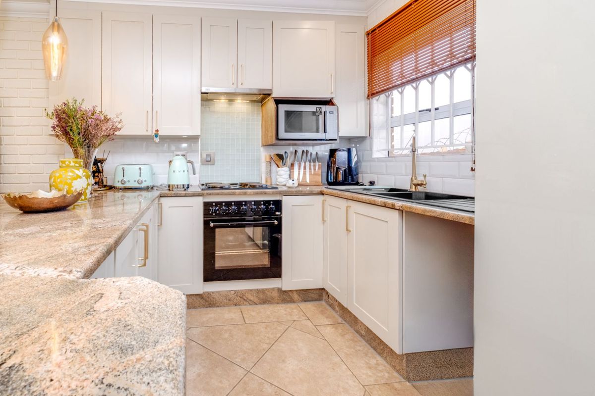 Townhouse For Sale in Krugersdorp North - Photo 5