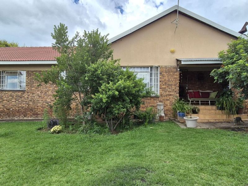 House For Sale in Lydenburg Central - Photo 2