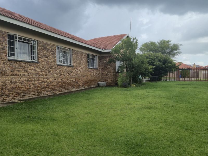 House For Sale in Lydenburg Central - Photo 4