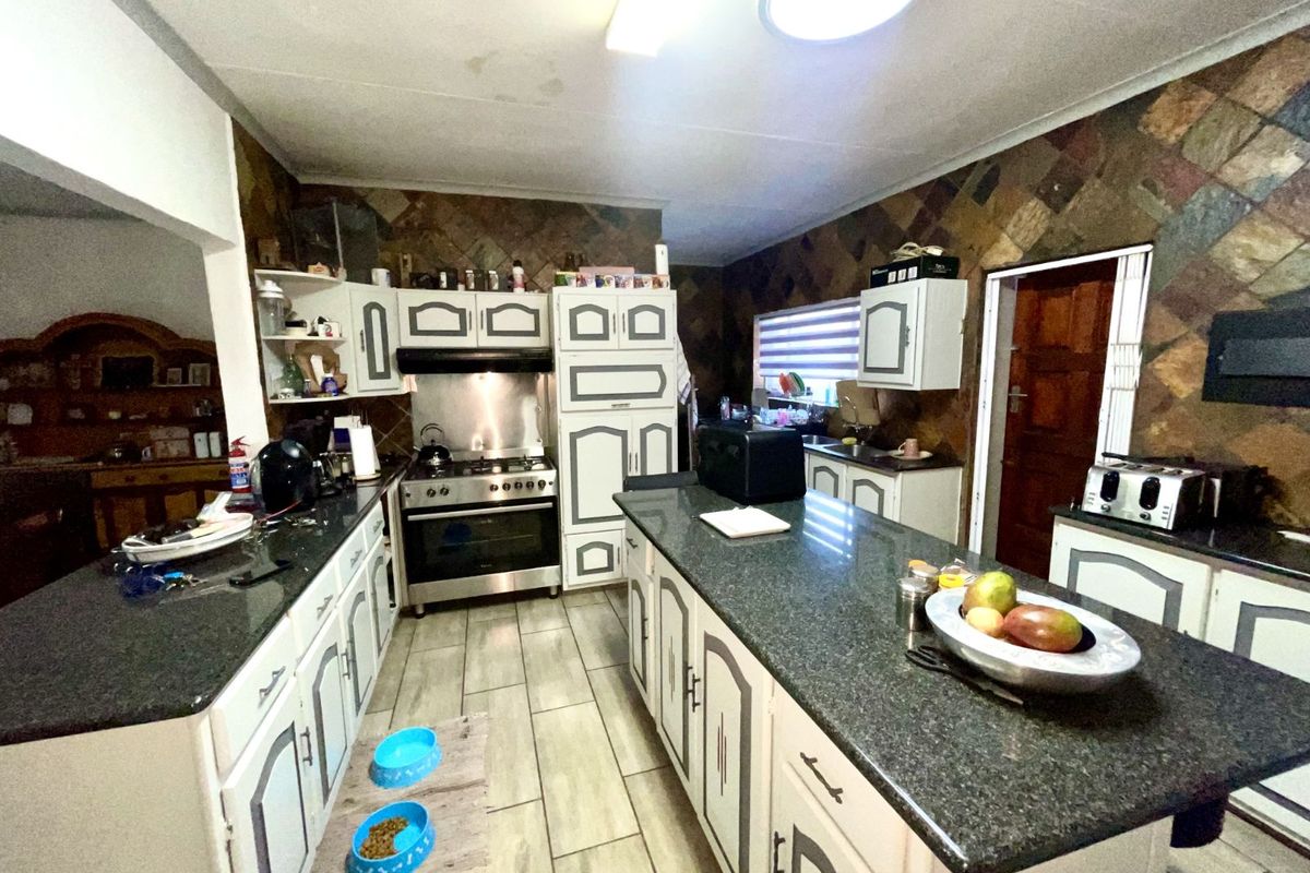 House For Sale in Rooihuiskraal - Photo 5