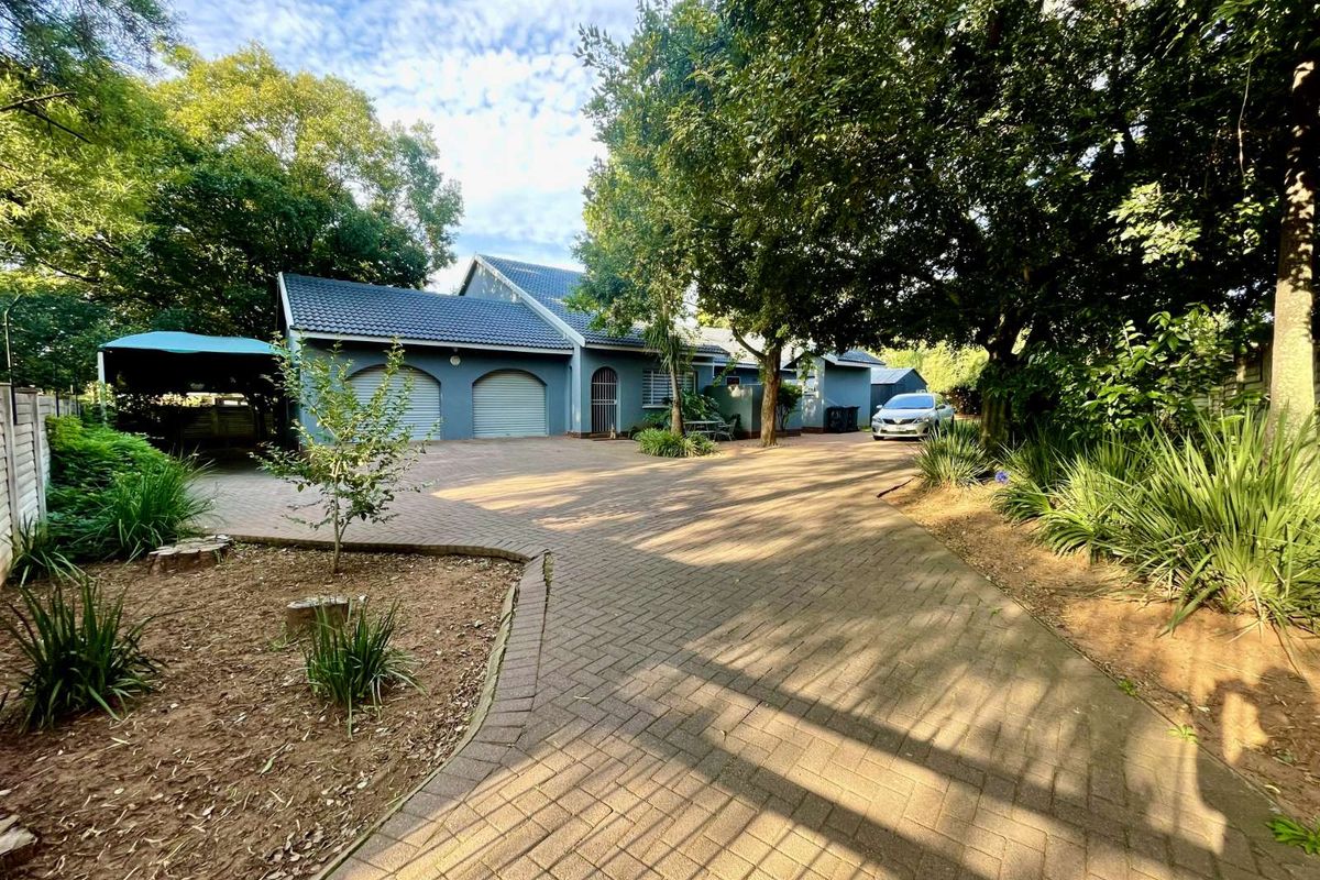House For Sale in Rooihuiskraal - Photo 2
