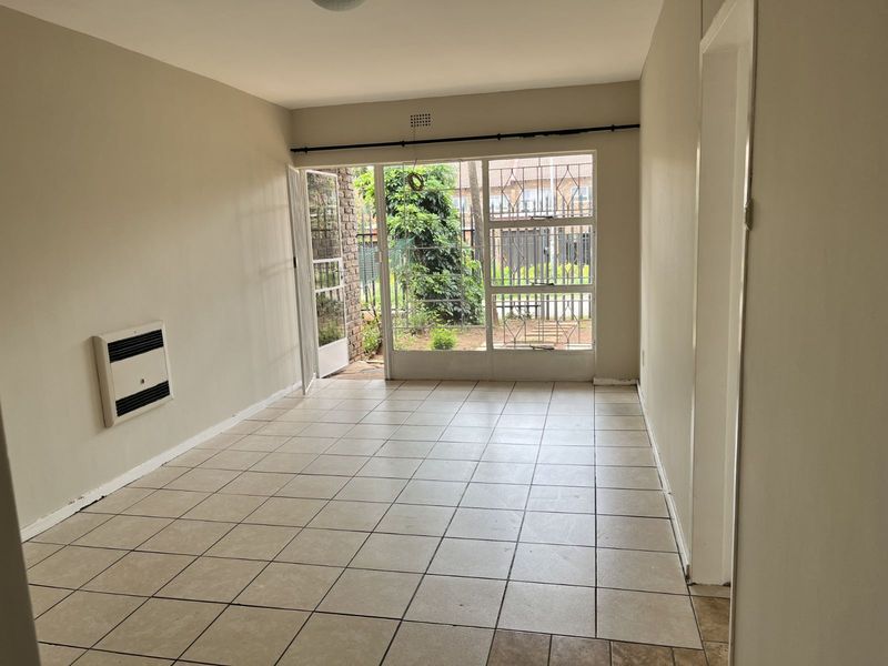 Apartment For Sale in Windsor West - Photo 3