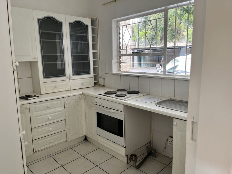 Apartment For Sale in Windsor West - Photo 6