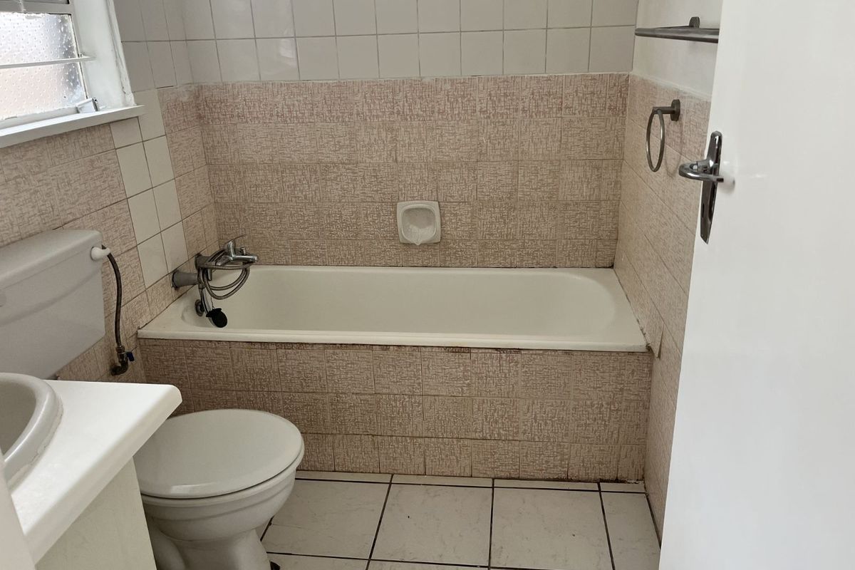 Apartment For Sale in Windsor West - Photo 5