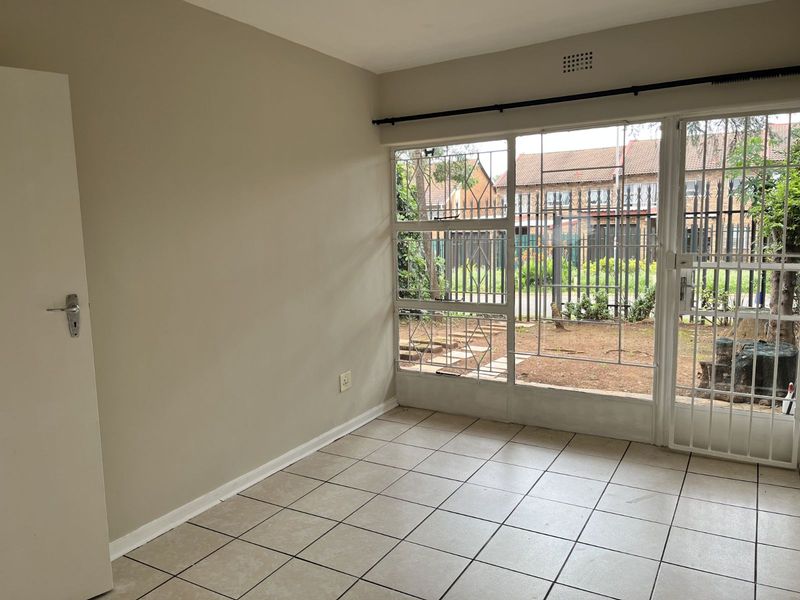 Apartment For Sale in Windsor West - Photo 2