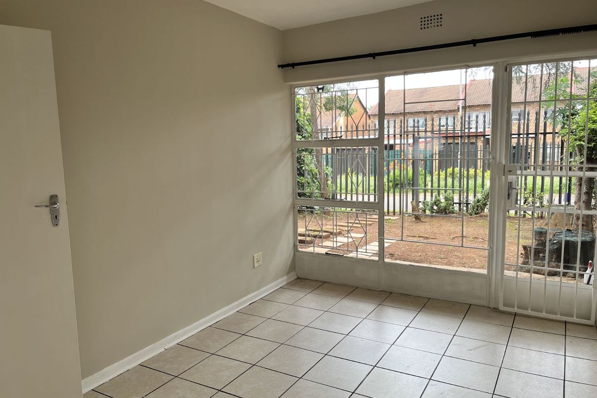 Apartment For Sale in Windsor West - Photo 2