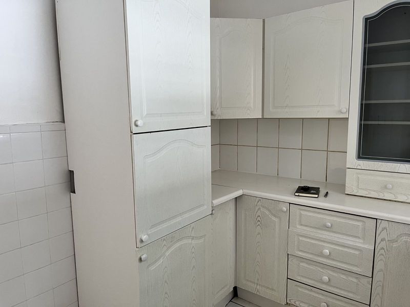 Apartment For Sale in Windsor West - Photo 4