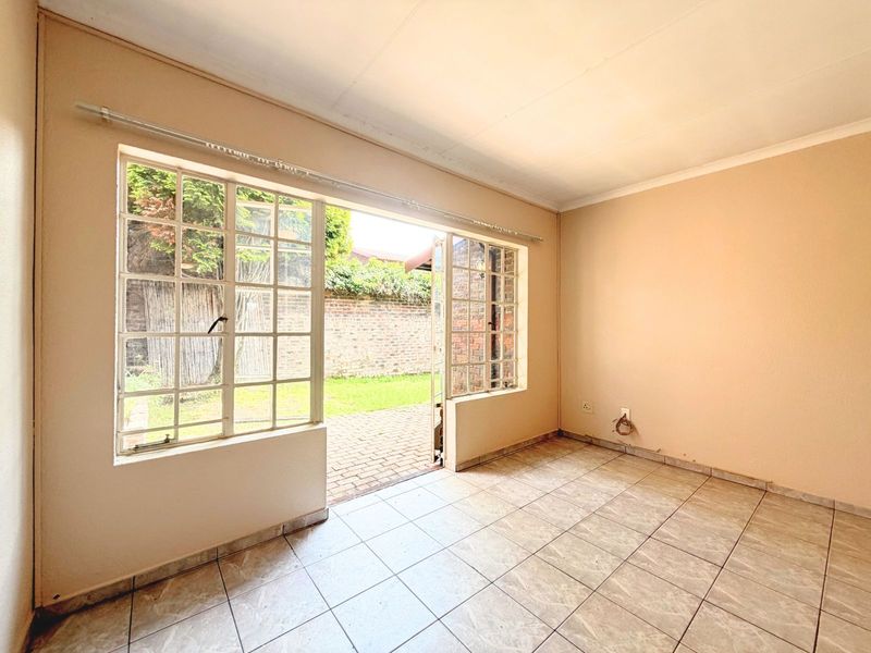 Townhouse For Sale in Randpark Ridge - Photo 2