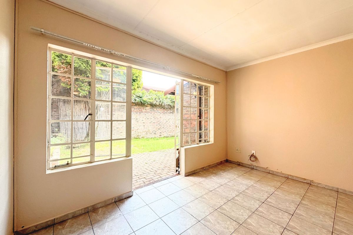 Townhouse For Sale in Randpark Ridge - Photo 2