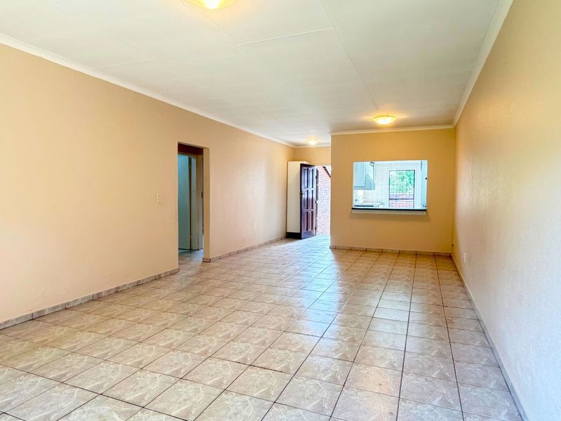 Townhouse For Sale in Randpark Ridge - Photo 9