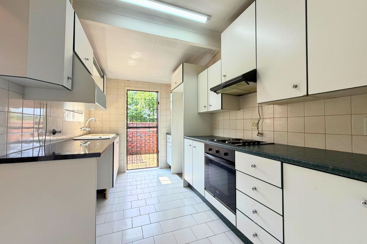 Townhouse For Sale in Randpark Ridge - Photo 4