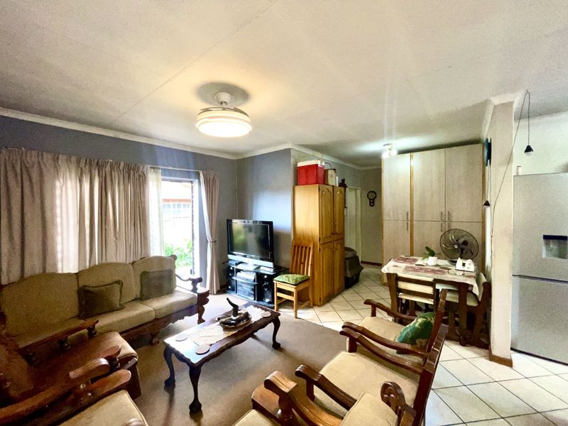 House For Sale in Hennopspark - Photo 2