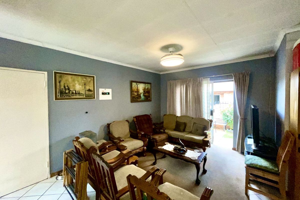 House For Sale in Hennopspark - Photo 3