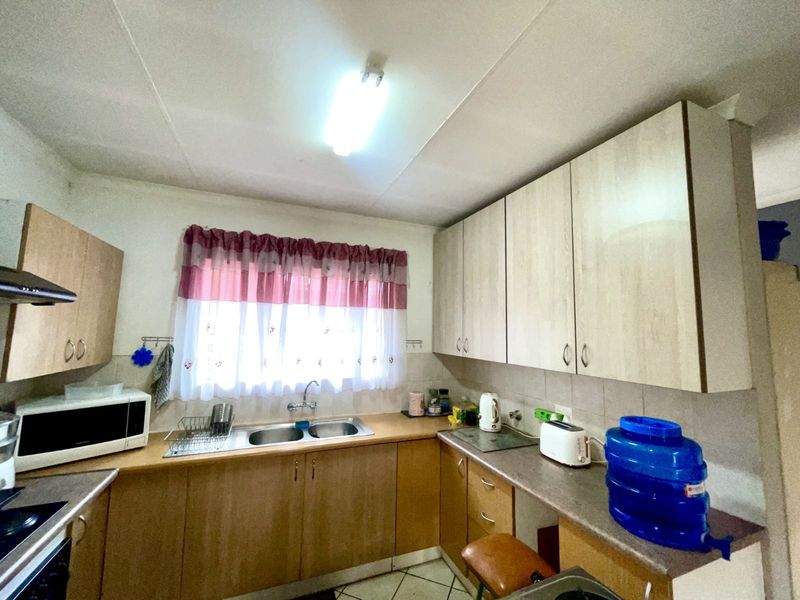 House For Sale in Hennopspark - Photo 4