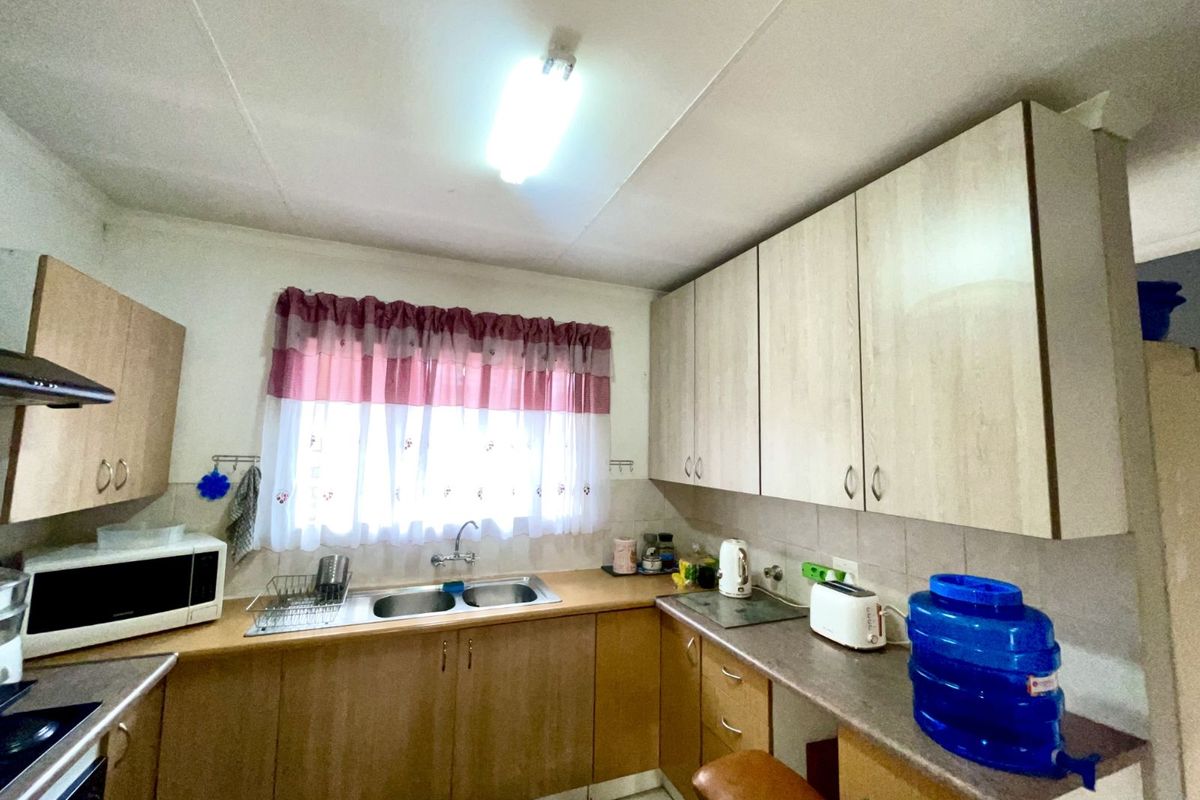 House For Sale in Hennopspark - Photo 4