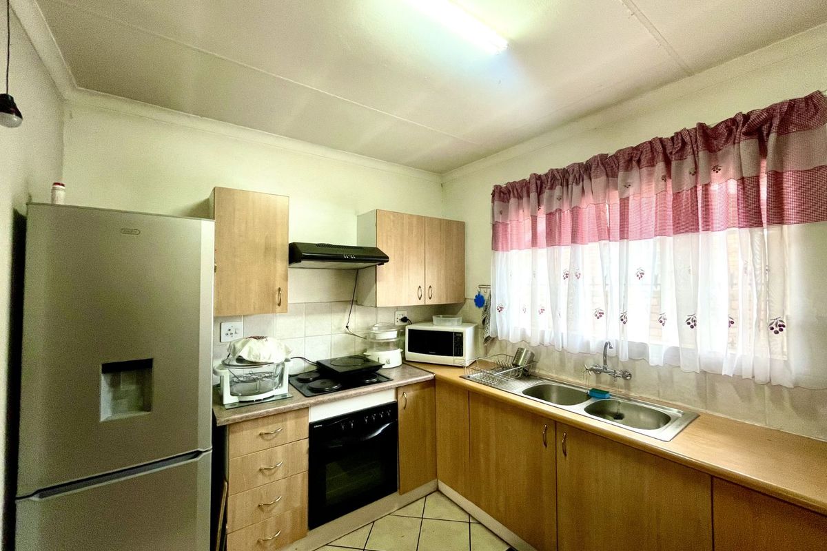 House For Sale in Hennopspark - Photo 5