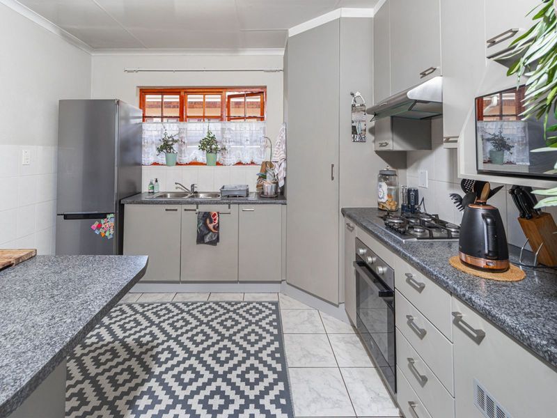 Townhouse For Sale in Weltevreden Park - Photo 7